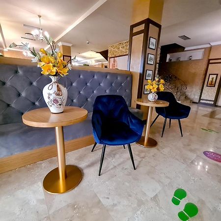 Hotel Yarus Plus Плоешти Экстерьер фото