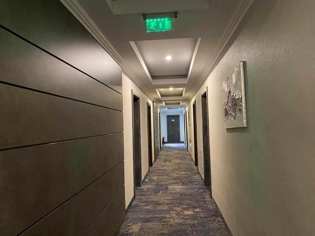 Hotel Yarus Plus Плоешти Экстерьер фото
