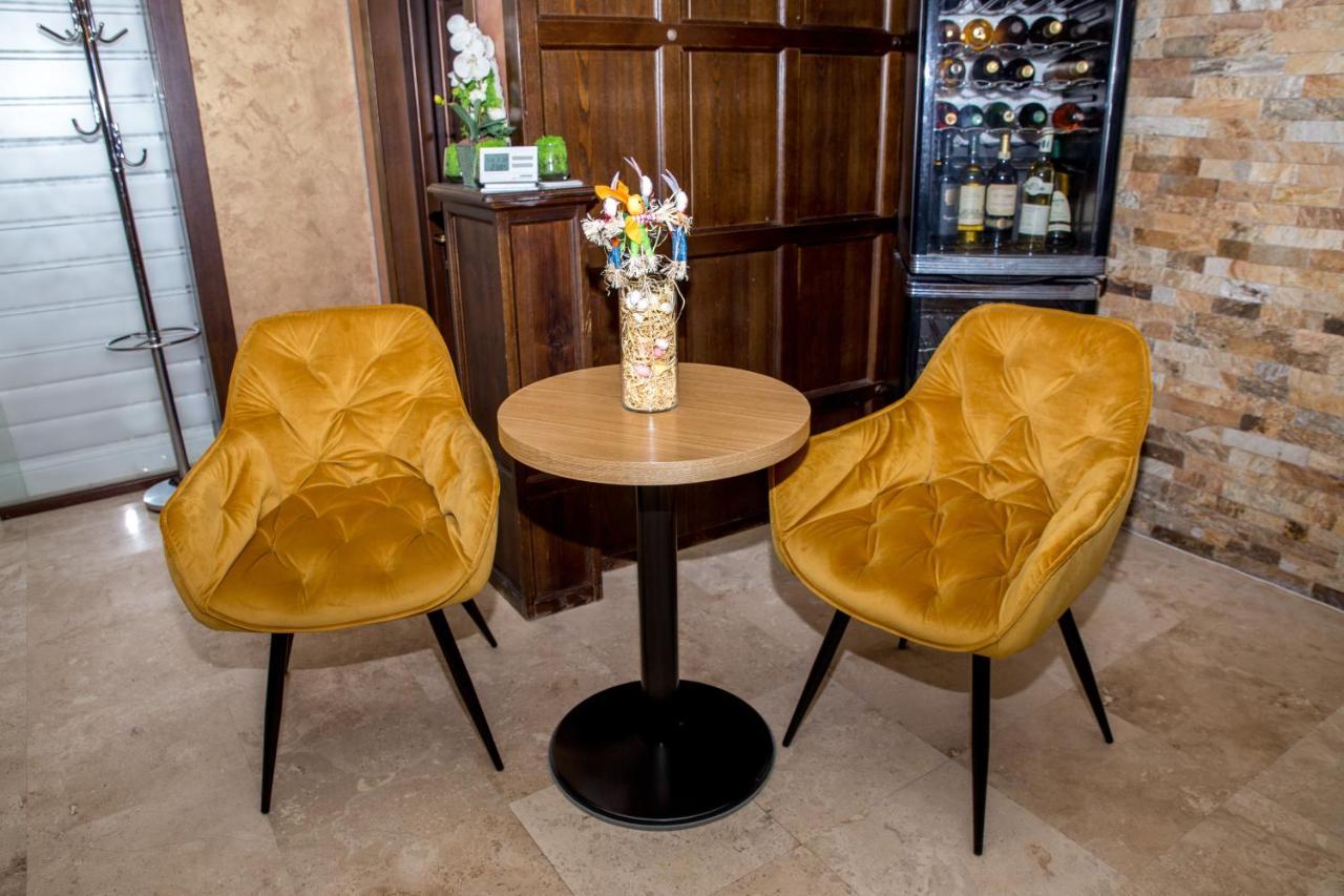Hotel Yarus Plus Плоешти Экстерьер фото