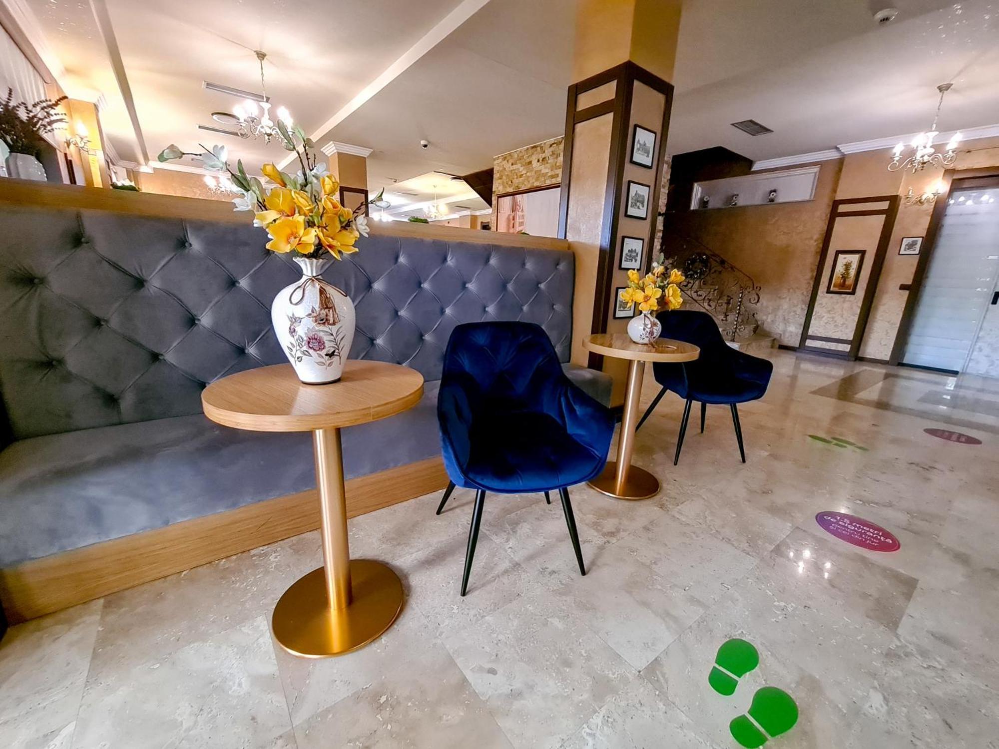 Hotel Yarus Plus Плоешти Экстерьер фото
