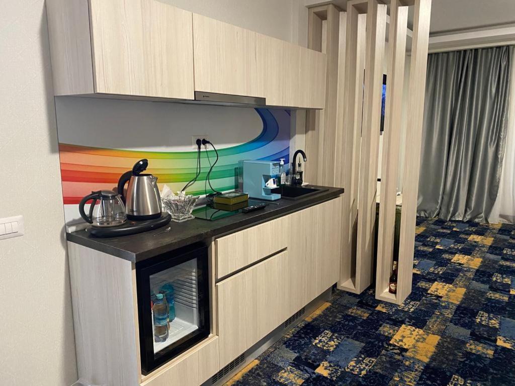 Hotel Yarus Plus Плоешти Экстерьер фото