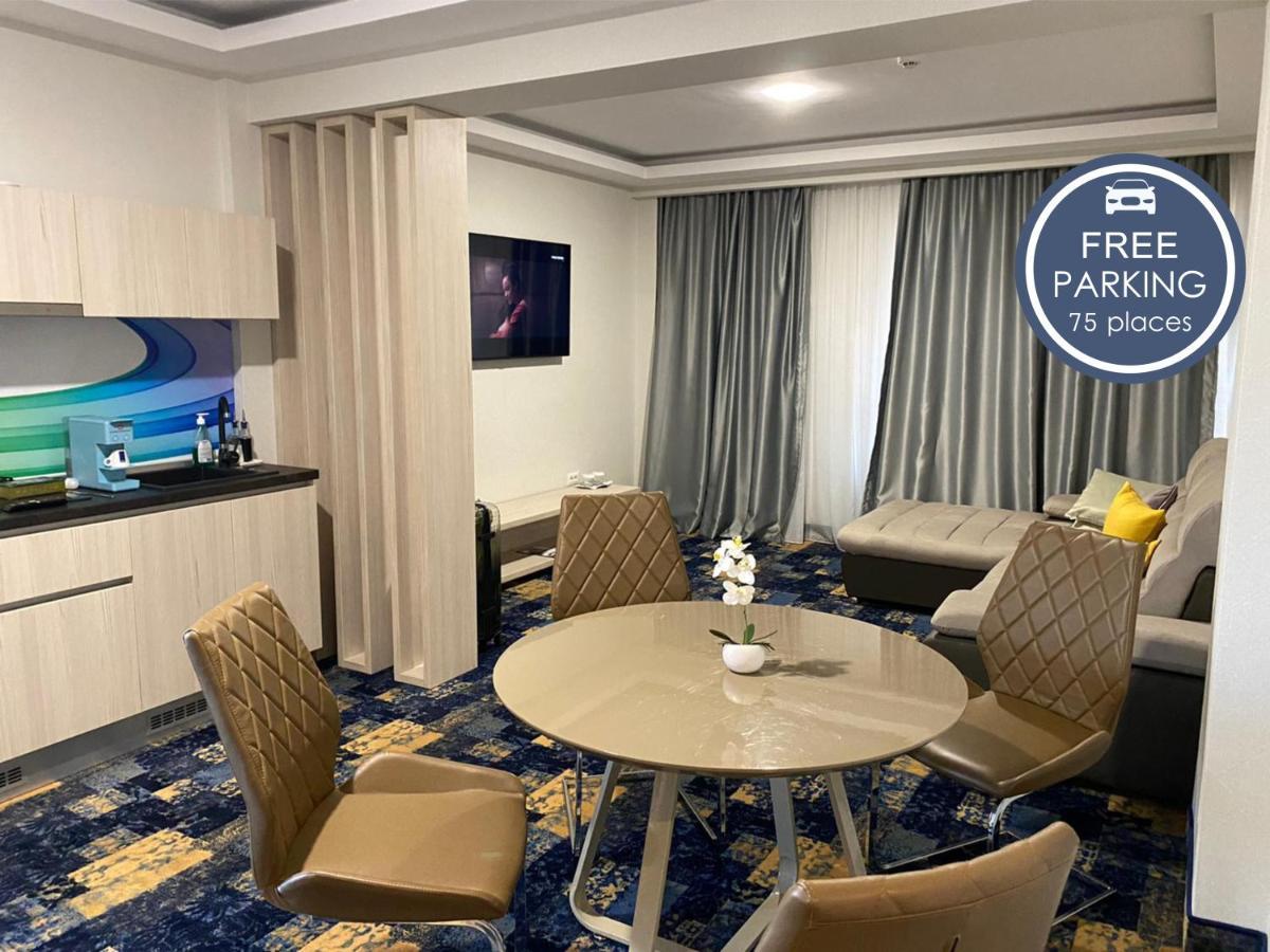 Hotel Yarus Plus Плоешти Экстерьер фото