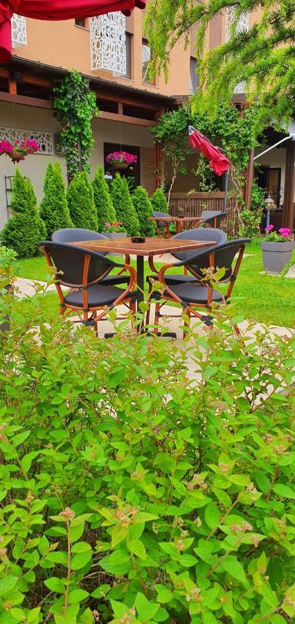 Hotel Yarus Plus Плоешти Экстерьер фото