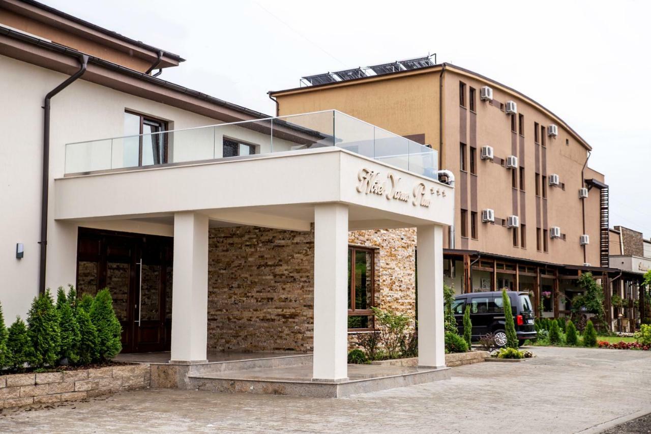 Hotel Yarus Plus Плоешти Экстерьер фото