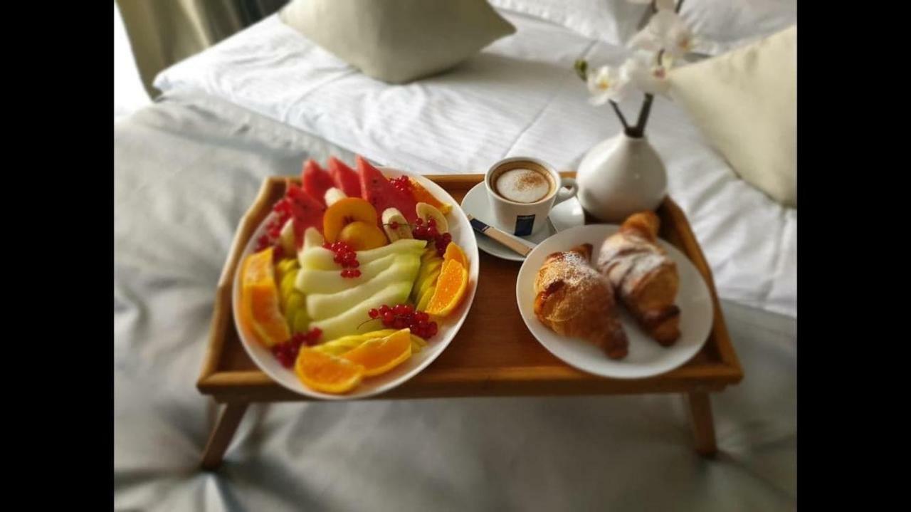 Hotel Yarus Plus Плоешти Экстерьер фото