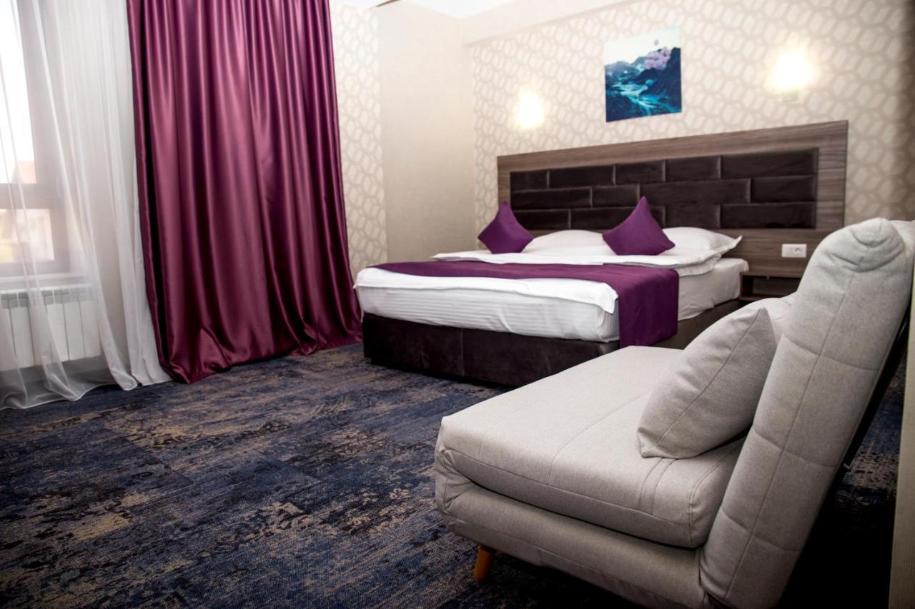 Hotel Yarus Plus Плоешти Экстерьер фото