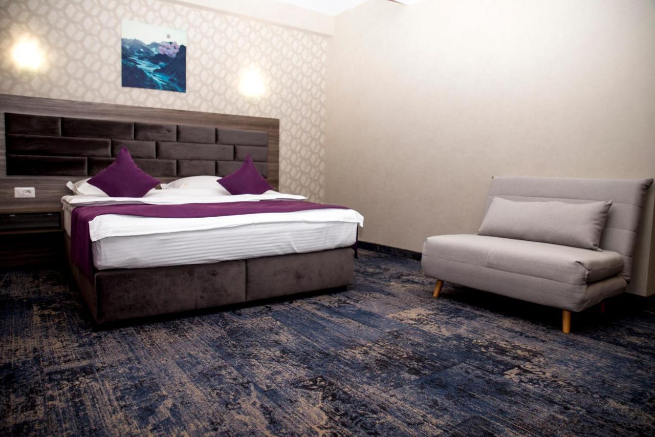 Hotel Yarus Plus Плоешти Экстерьер фото