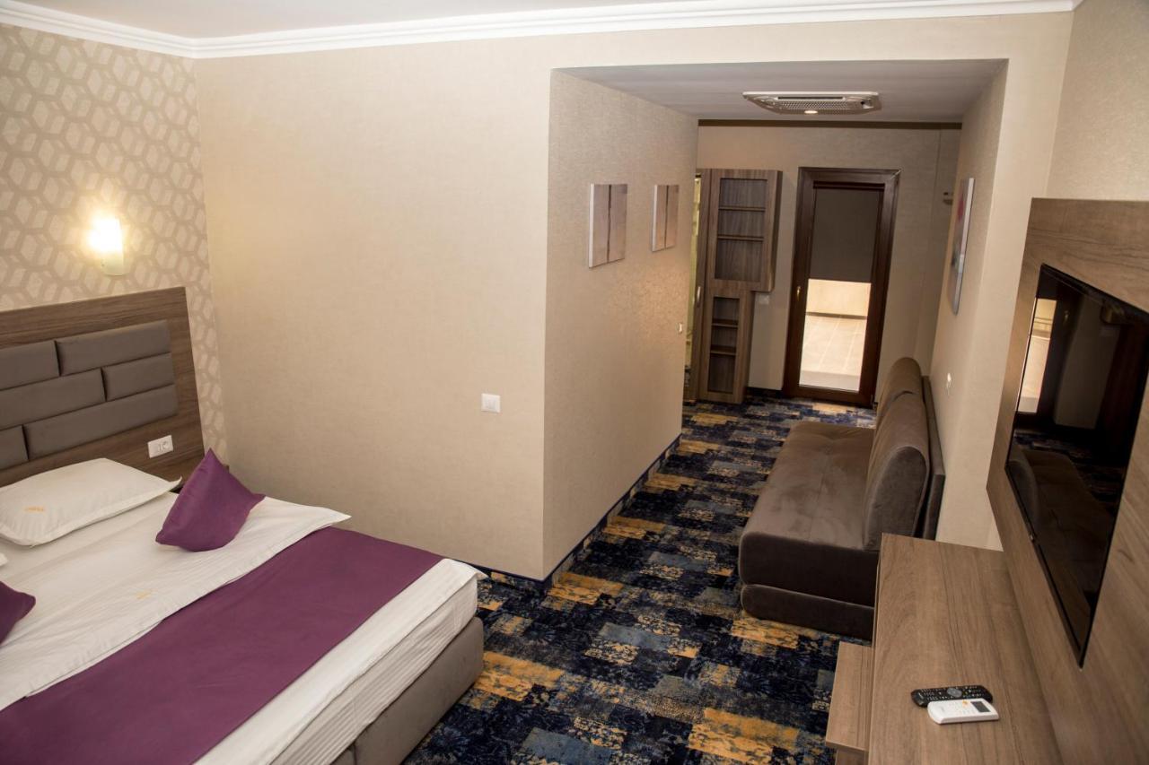 Hotel Yarus Plus Плоешти Экстерьер фото