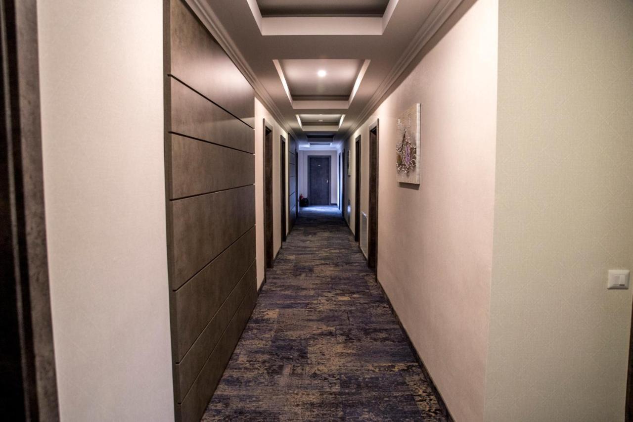 Hotel Yarus Plus Плоешти Экстерьер фото