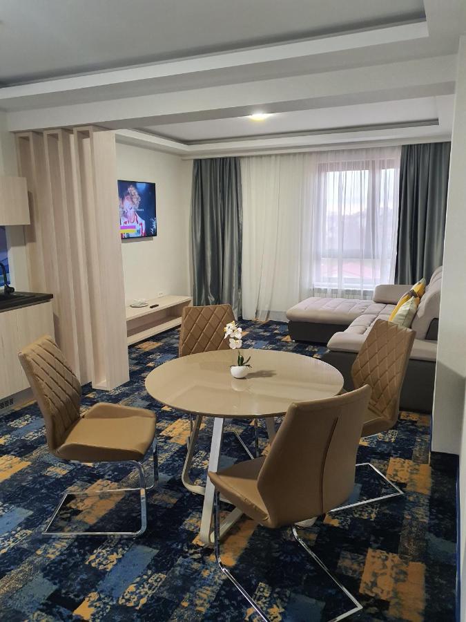 Hotel Yarus Plus Плоешти Экстерьер фото