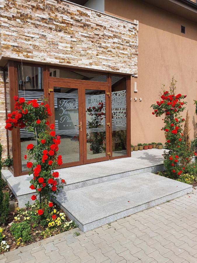 Hotel Yarus Plus Плоешти Экстерьер фото